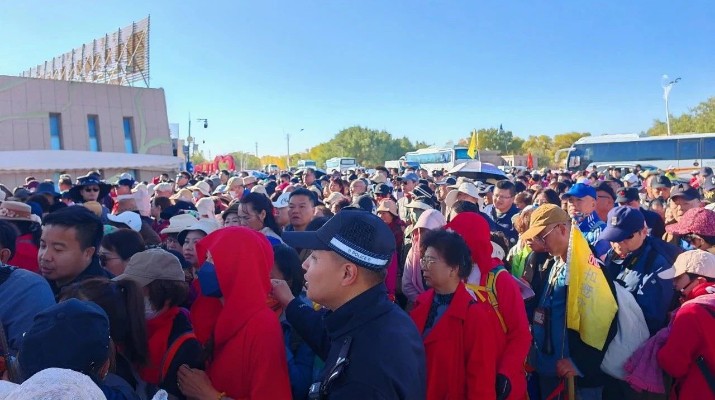額濟(jì)納胡楊林景區(qū)今年為何這樣“紅”？